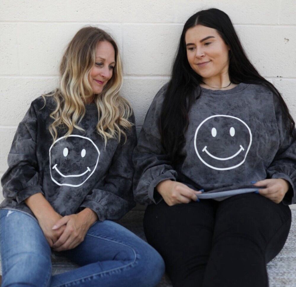 Hayden Women’s 2XL Charcoal Mineral Wash Smiley Face Oversized Sweatshirt